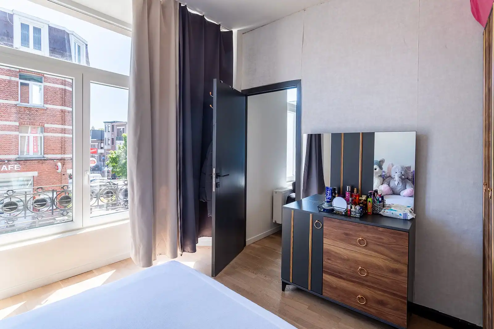 Lichtrijk hoek appartement met karakter!  foto 9