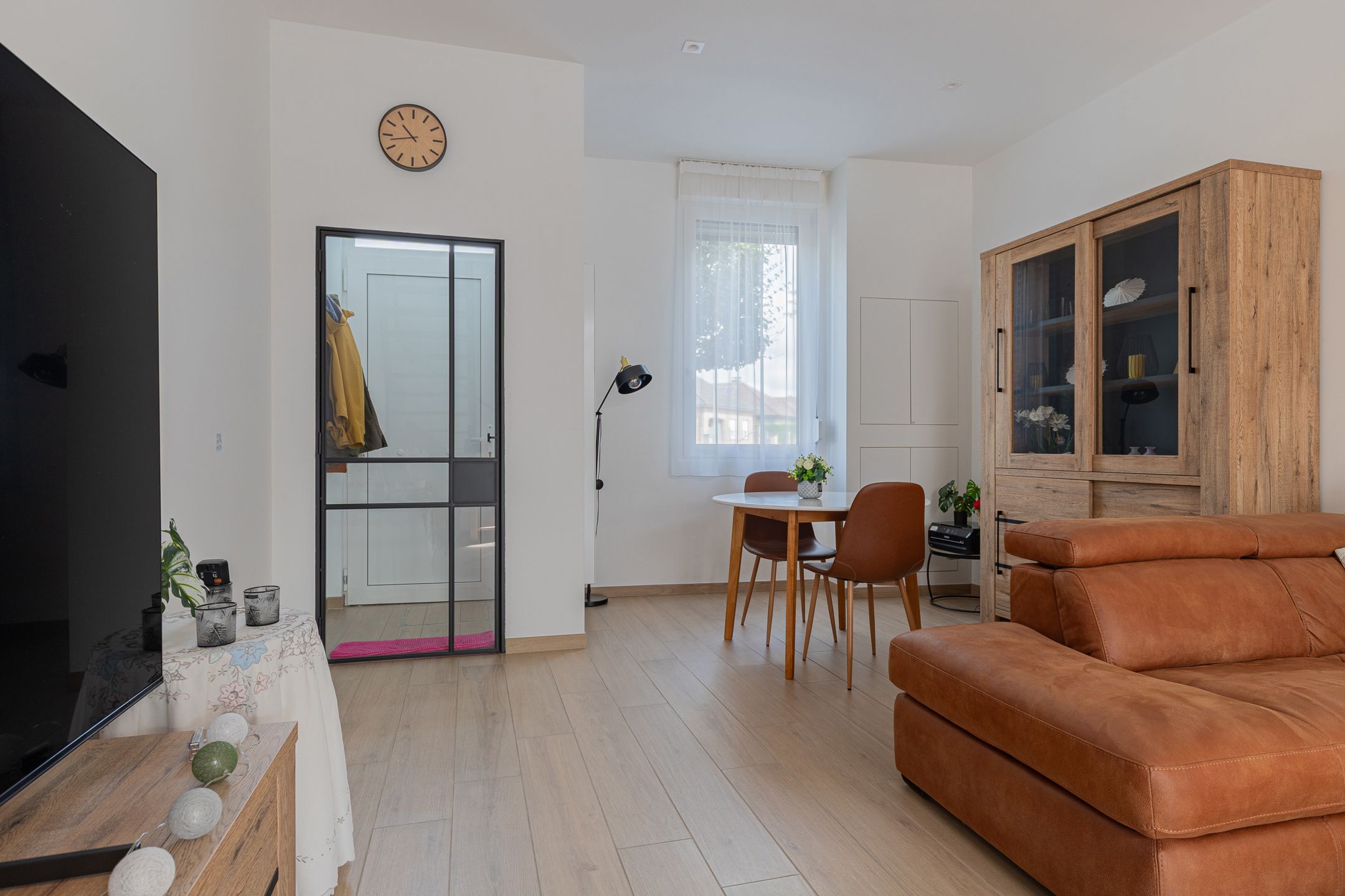 AALST - Instapklare woning gelegen aan de stadsrand foto 3