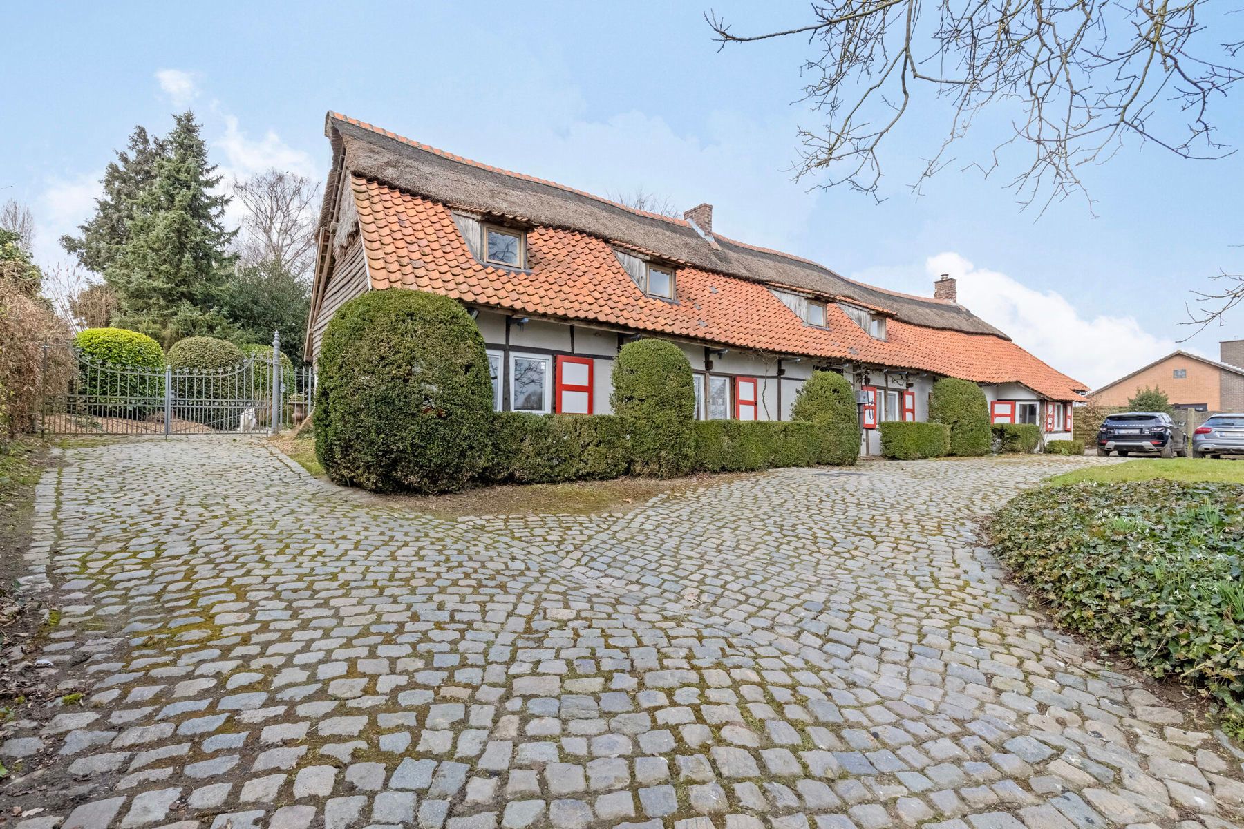 Idyllisch en karaktervol landhuis omgeven door weilanden foto 3