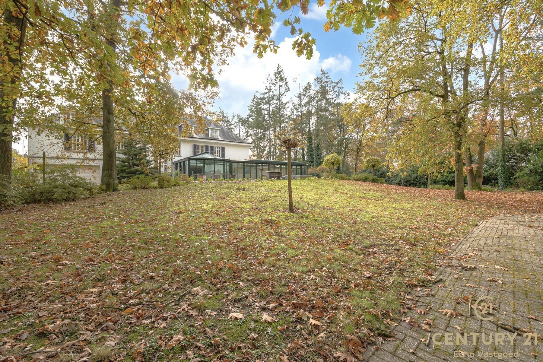 Imposante villa met wellness en binnenzwembad op ca 4950m² foto 31