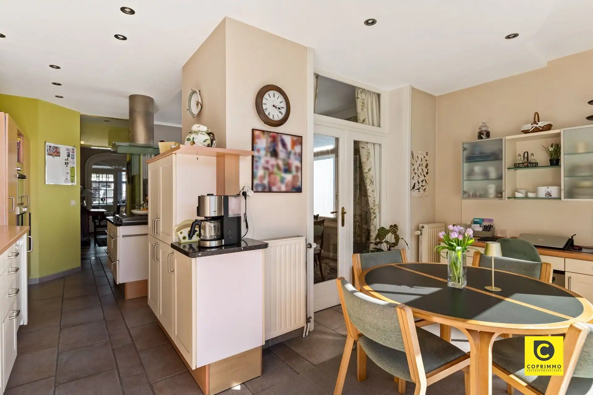 Karaktervolle woning te koop in hartje Edegem foto 8