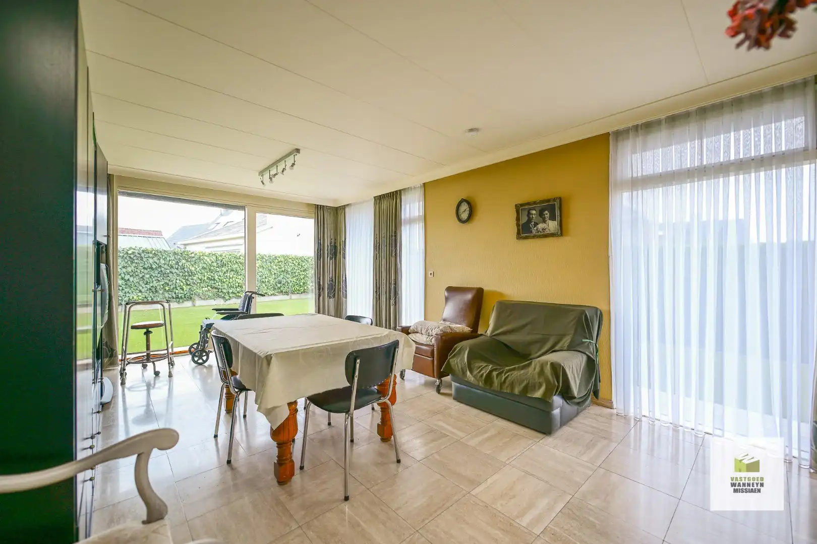 Gelijkvloerse woning met praktijkruimte (50m2) en loods (300m2) foto 21