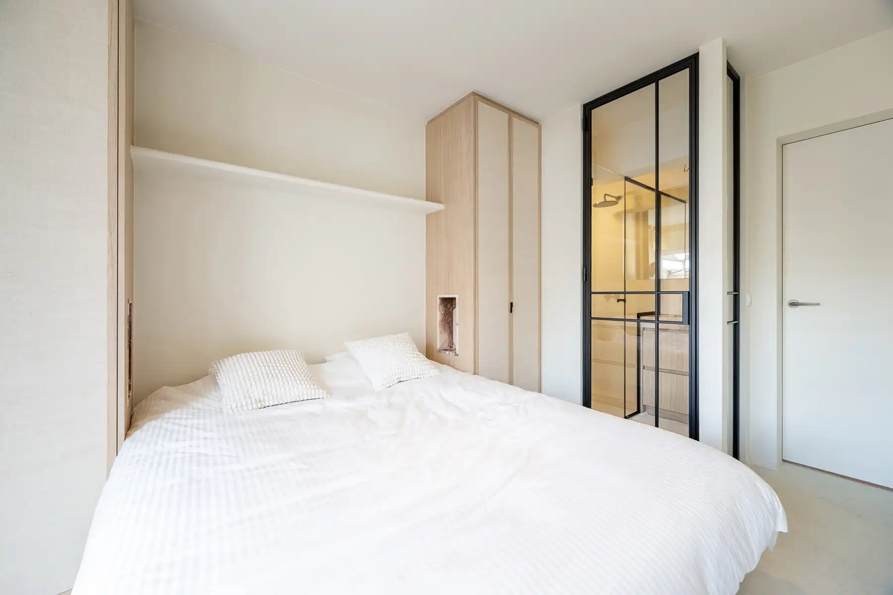 Volledig gerenoveerd appartement op centrale ligging foto 17