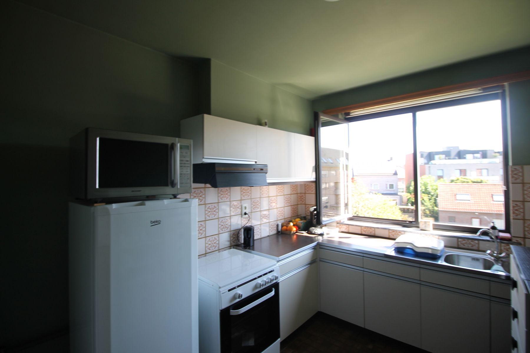 Ruim dakappartement op de tweede verdieping rechts met garagebox. foto 6