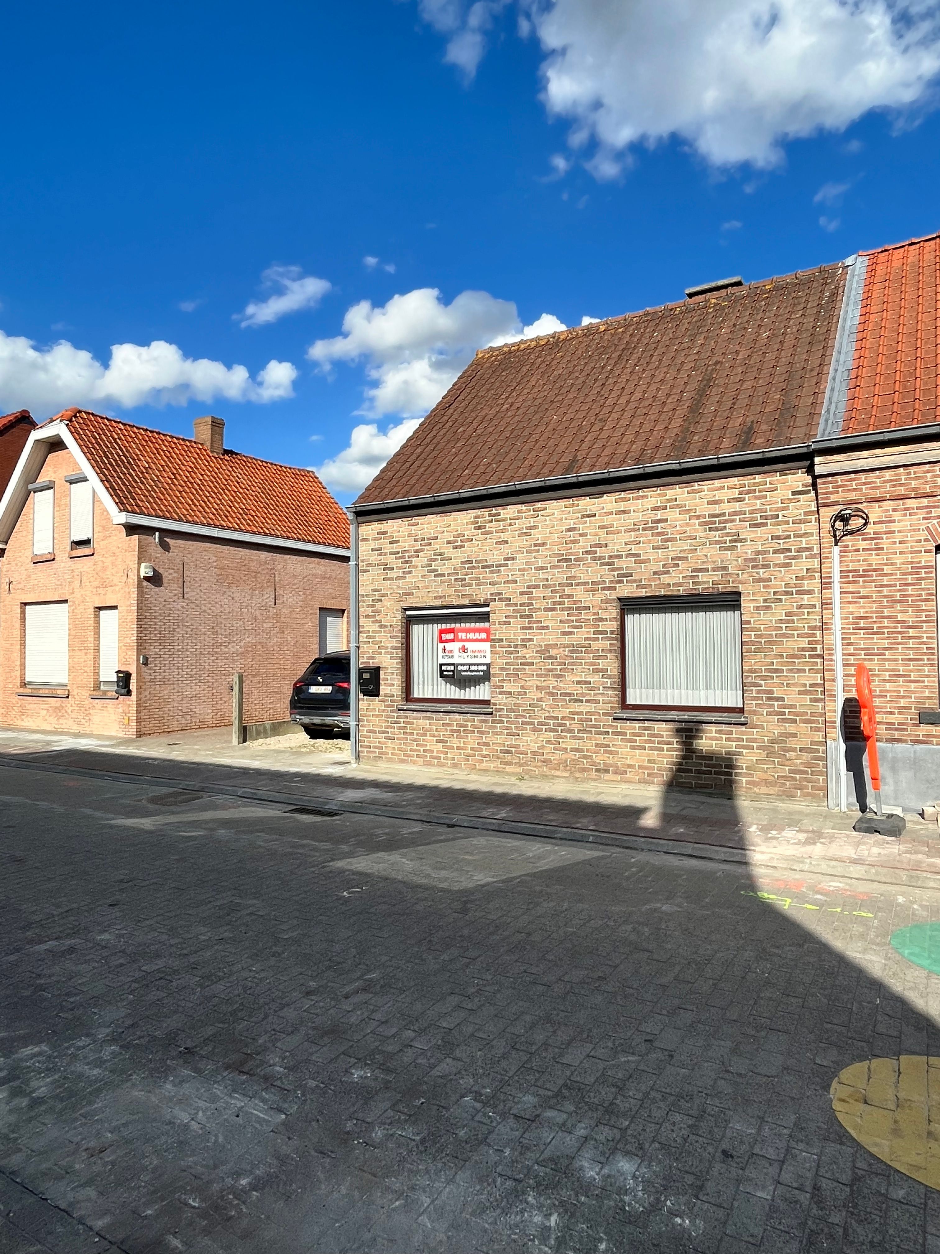Goed onderhouden 3 slpk woning met ruime garage foto {{pictureIndex}}