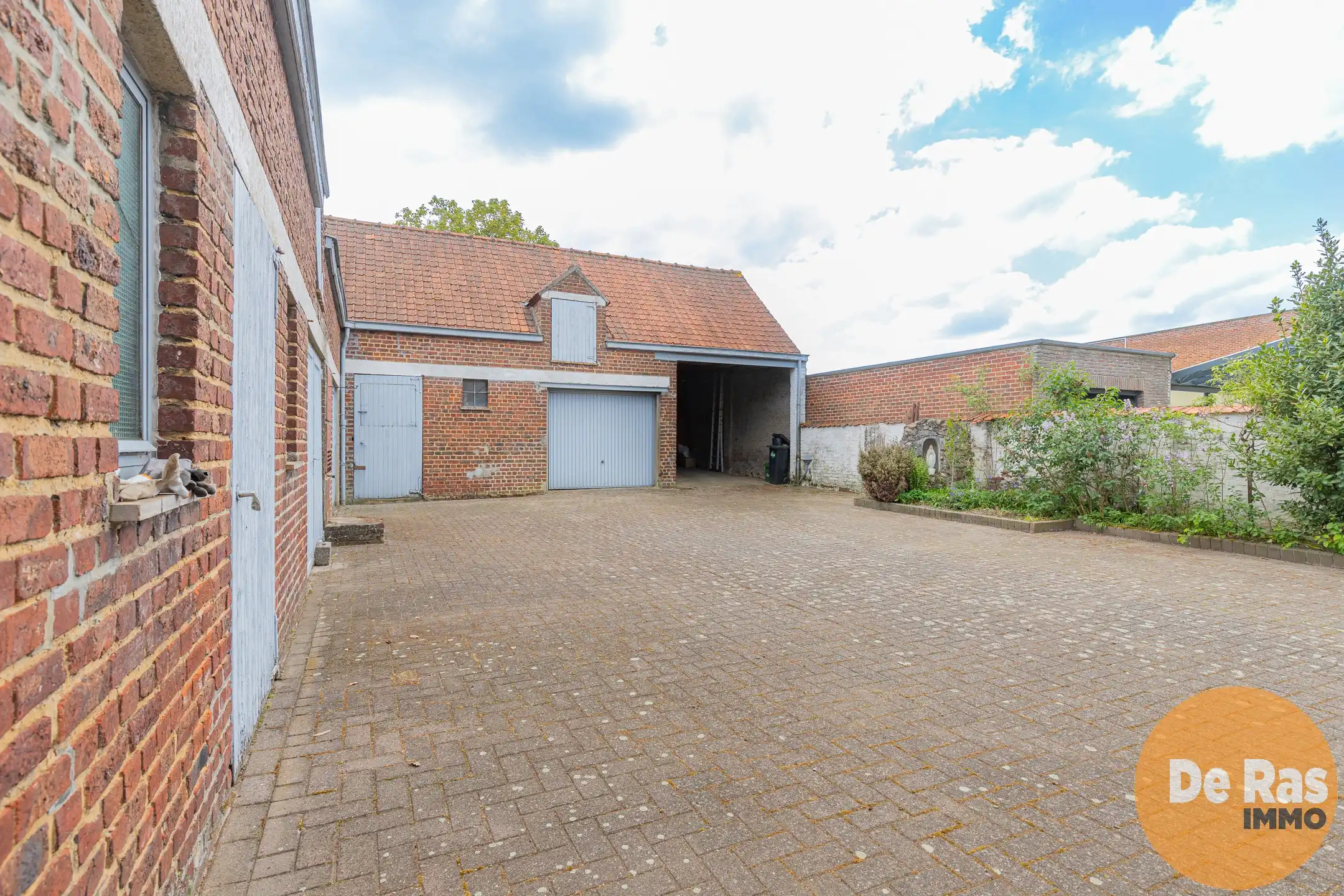 BURST - Te renoveren woning met tal van mogelijkheden foto 25