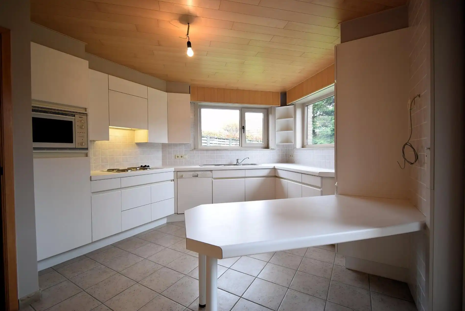 STIJLVOLLE HALFOPEN WONING NABIJ STERREBOS foto 3