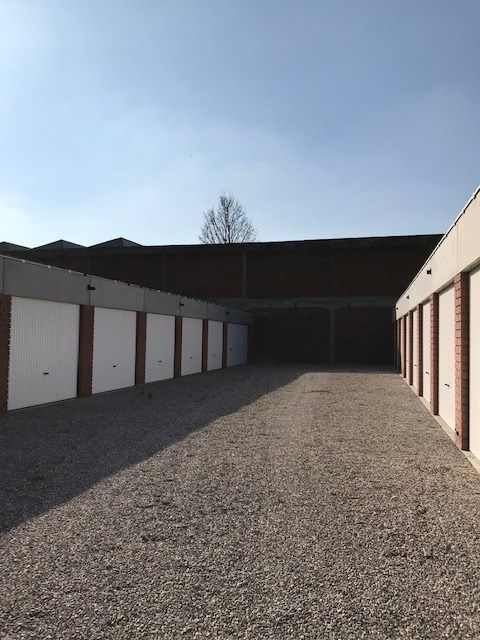 Nieuwbouwgarages - centrum Izegem foto {{pictureIndex}}