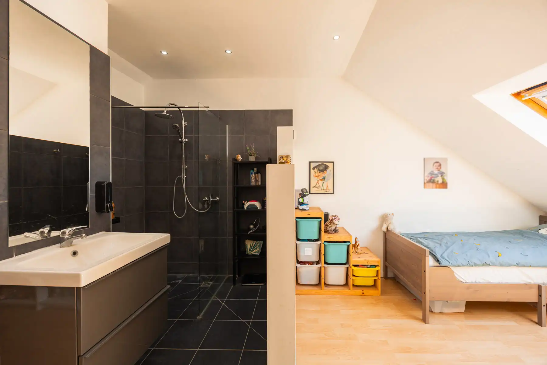 Gerenoveerd en energiezuinig duplex-appartement met parkings foto 17