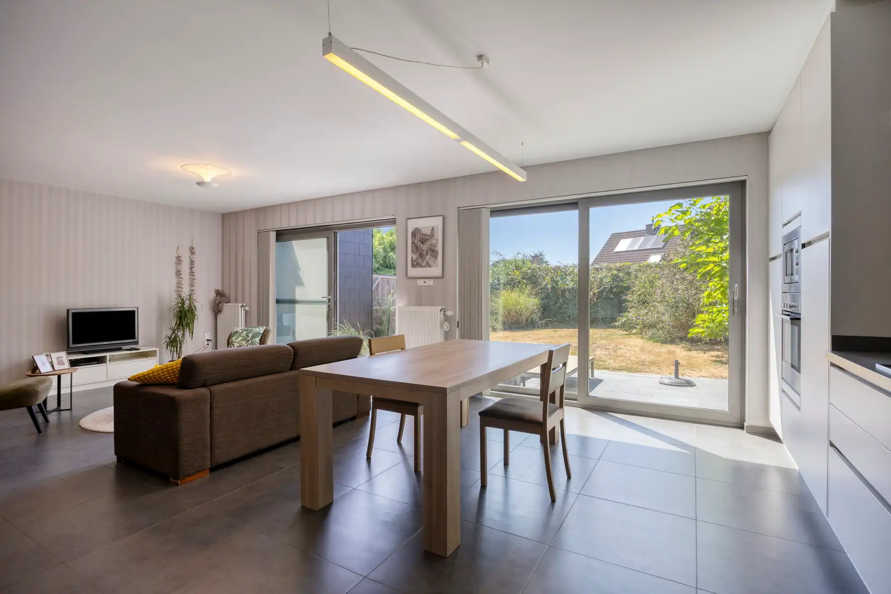 Instapklare HOB met 5 kamers + bureau, en aangename tuin! foto 7
