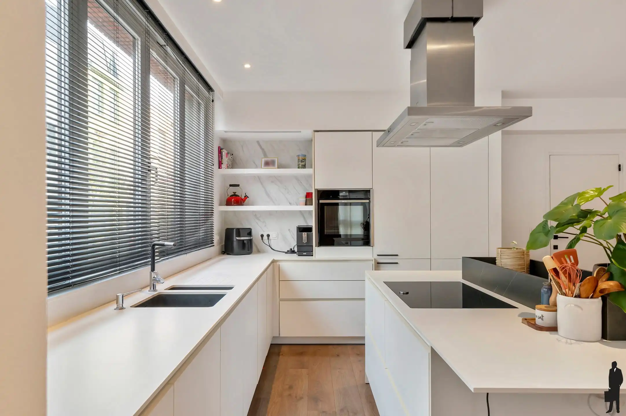 Instapklaar ruim gelijkvloers appartement in hartje Zurenborg foto 6