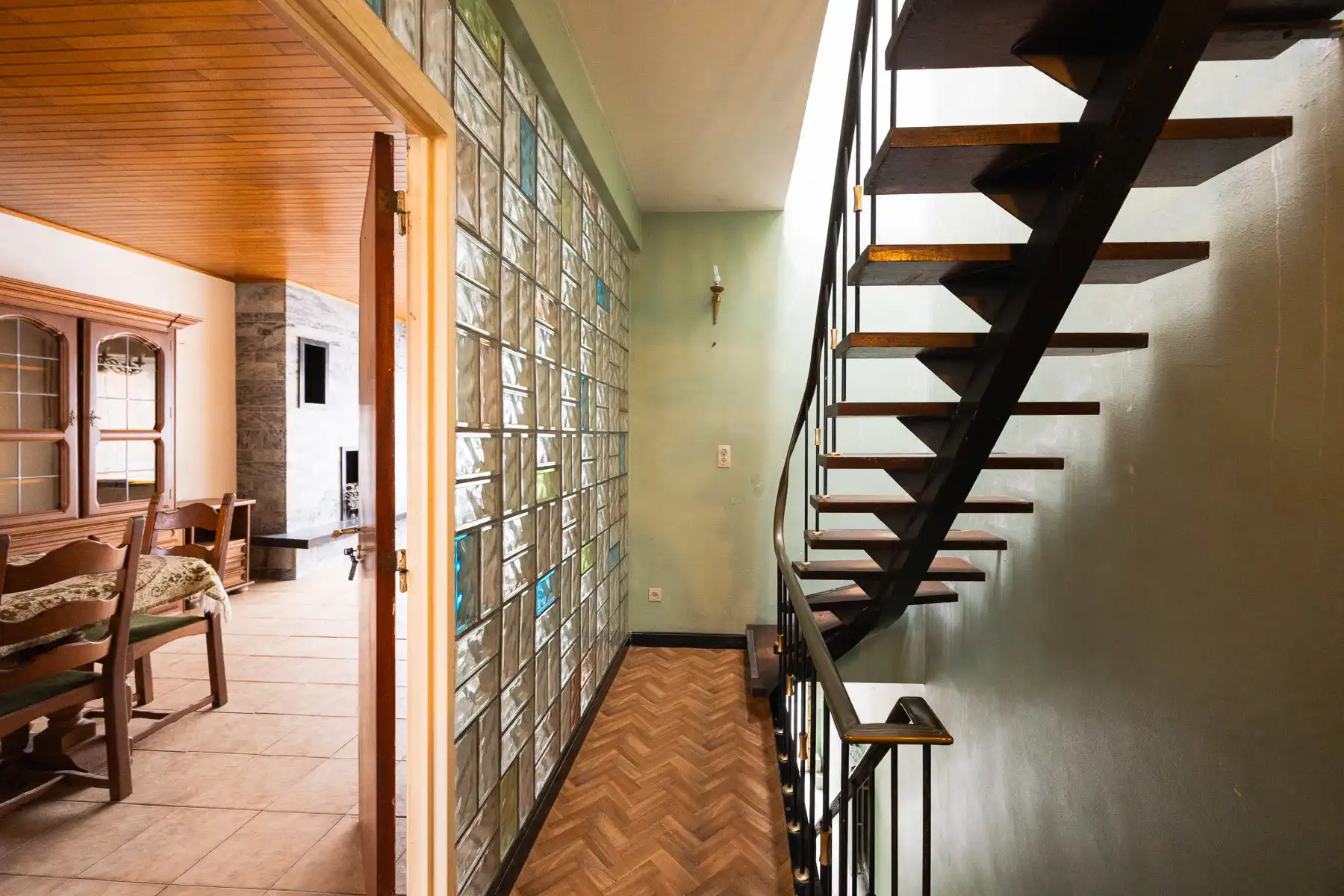 Ruime renovatie bel-etage woning met tuin en garage  foto 2