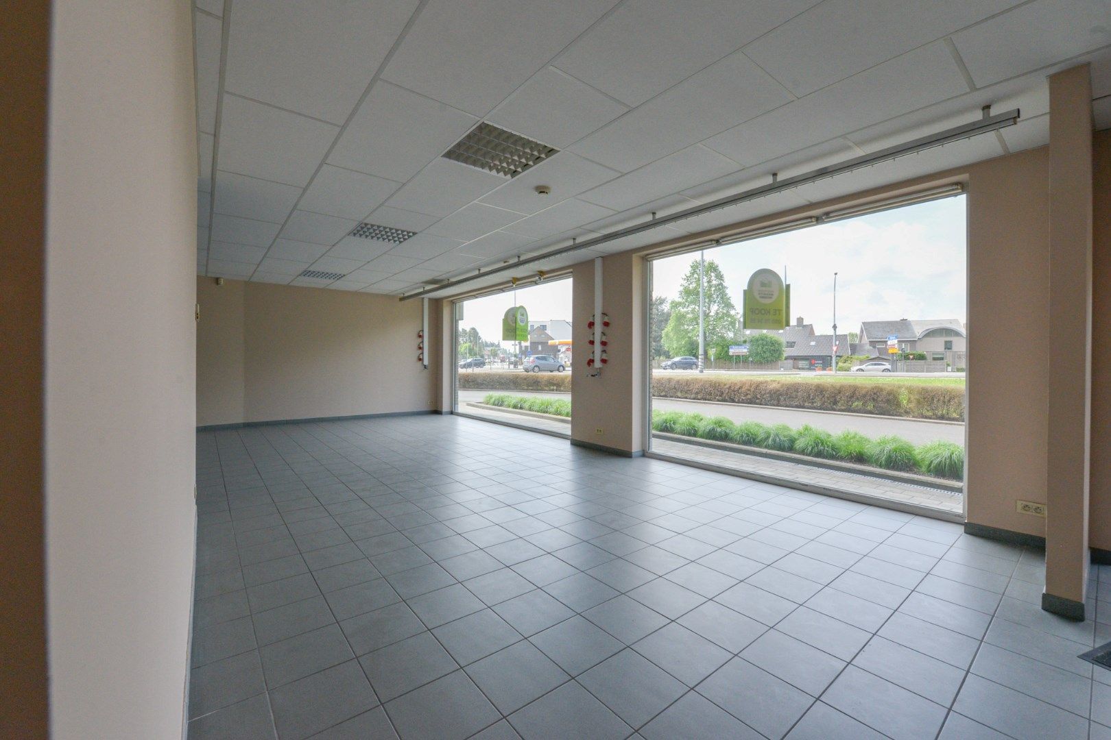 Handelspand van 100m2 incl garage op zichtlocatie! foto 4