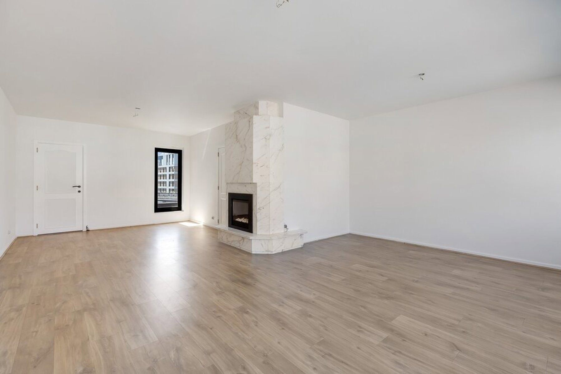Handelspand met bouwgrond, duplex en parking te koop foto 13