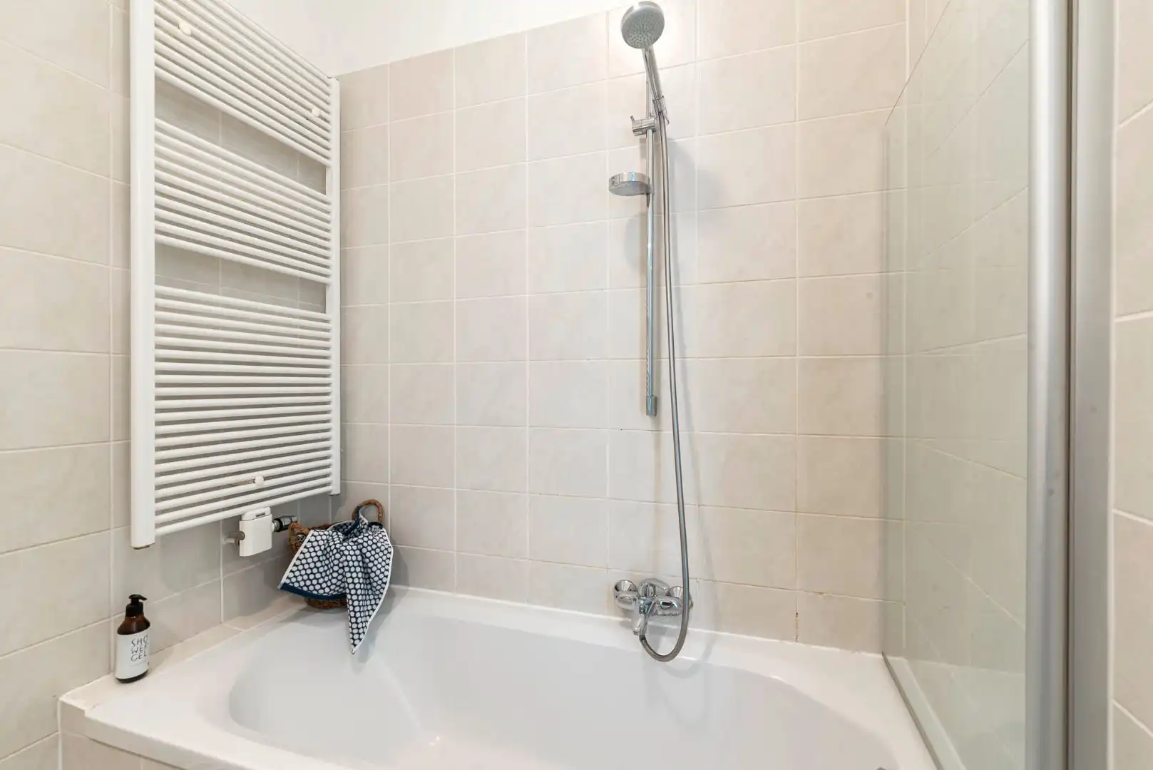 Ruim en charmant 2 slaapkamer appartement in het hartje van de stad.  foto 14