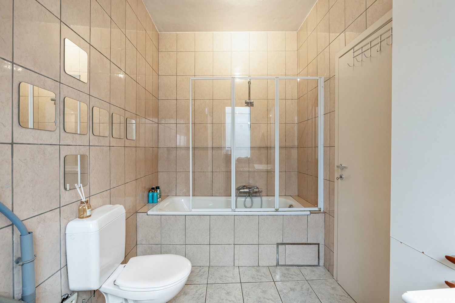 Gelijkvloers appartement met groot terras op gunstige locatie! foto 7