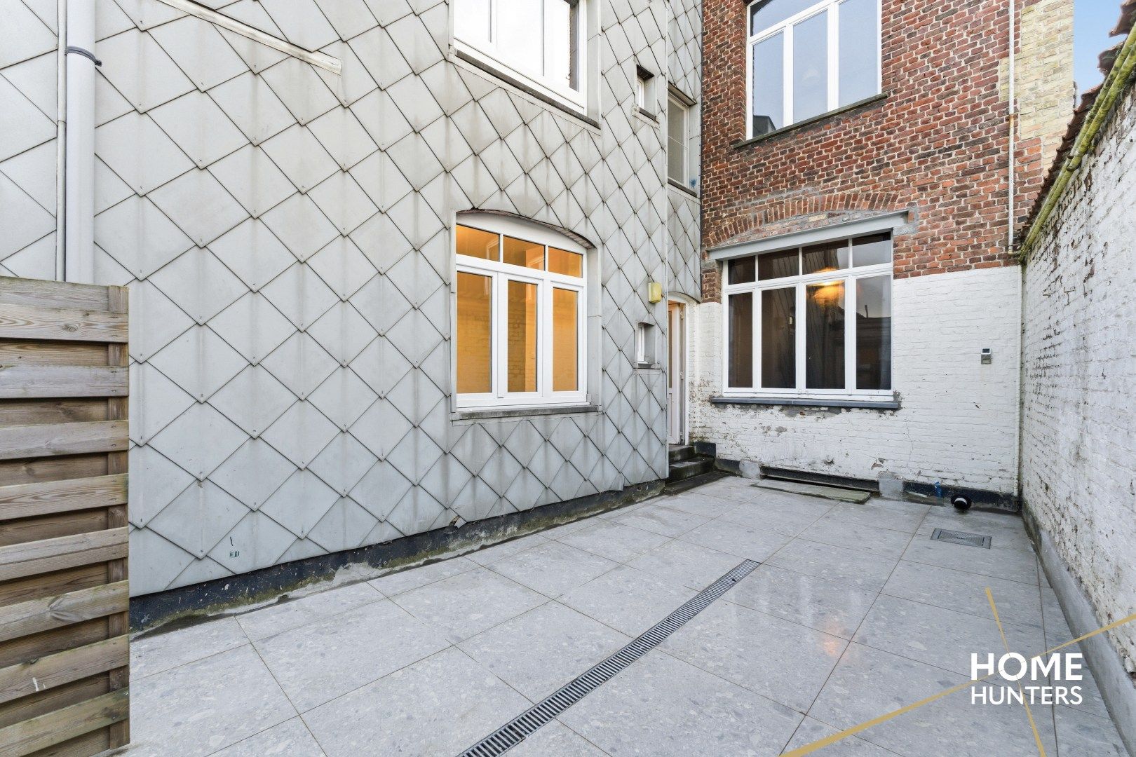 Ruim éénslaapkamer appartement met uniek zicht op het astridpark en de Sint Maartens Kathedraal te Ieper foto 20