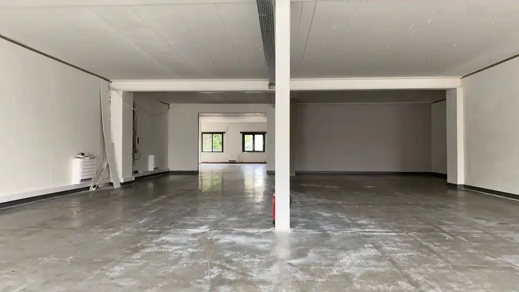 Baanwinkel te huur op zichtlocatie langs N9 in Lievegem foto 7