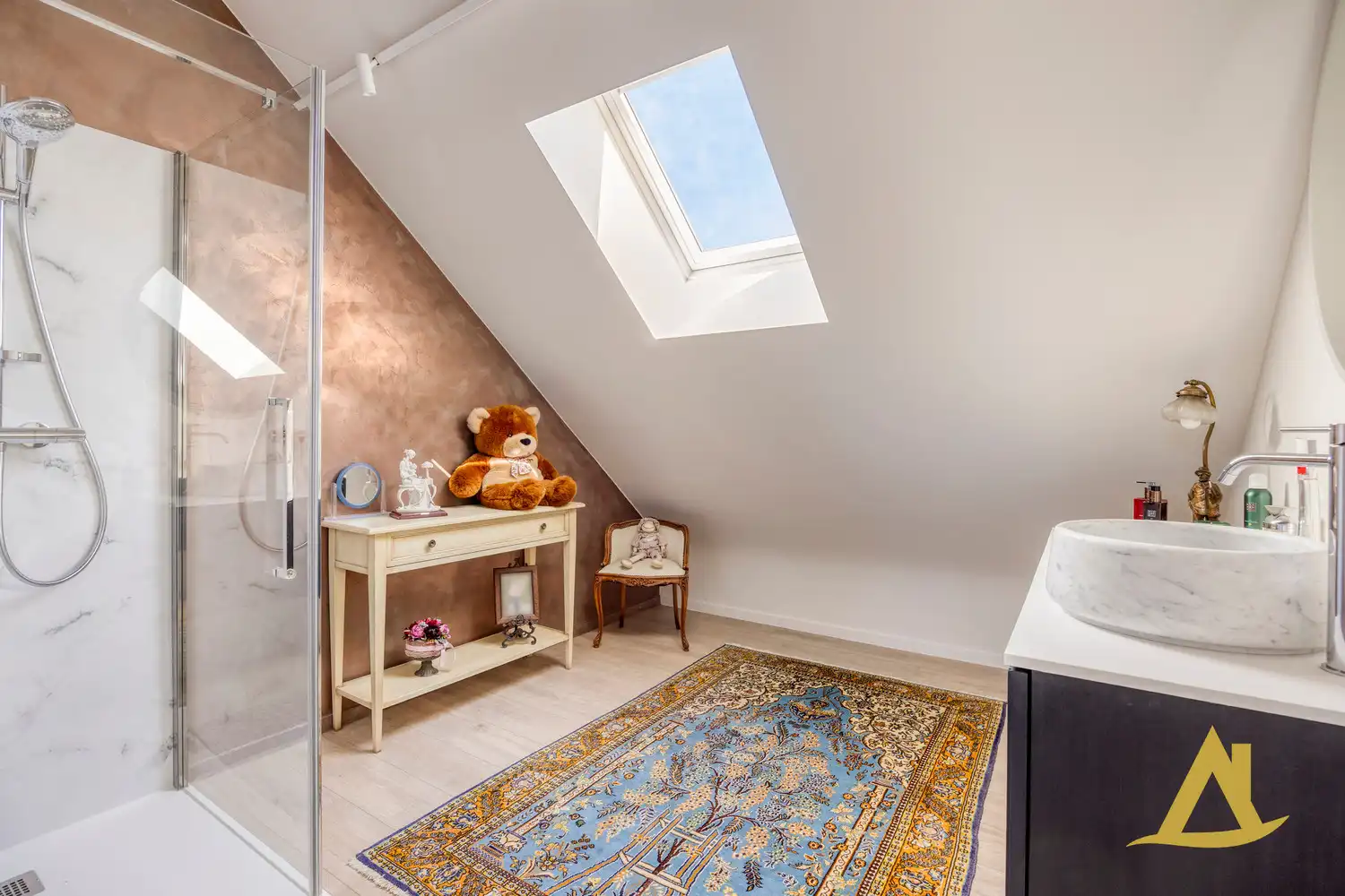 EXCLUSIEVE VILLA MET PARKTUIN EN ZWEMVIJVER OP EEN PERCEEL VAN 1HA 5A 16CA! foto 47