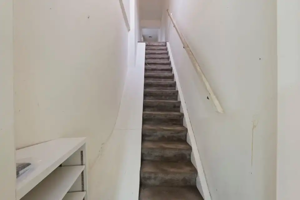 HANDELSHUIS MET PARKING OP EEN TOPLOCATIE IN LINTER foto 19