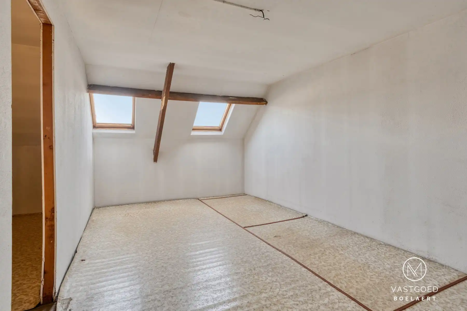 Te renoveren halfopen woning met zonnige tuin in rustige straat nabij Aalst foto 17