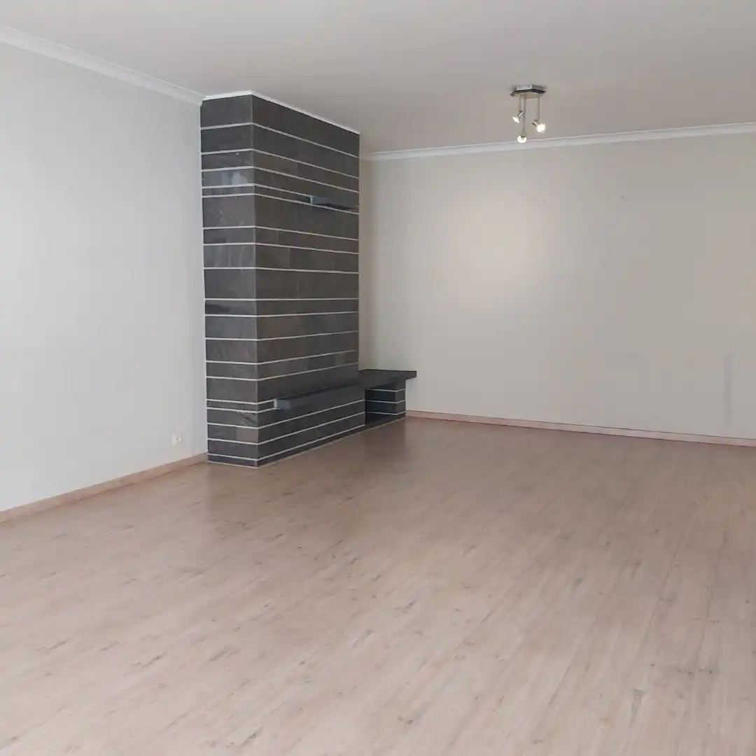 Appartement met 2 slaapkamers in het centrum van Izegem. Garage inbegrepen foto 2