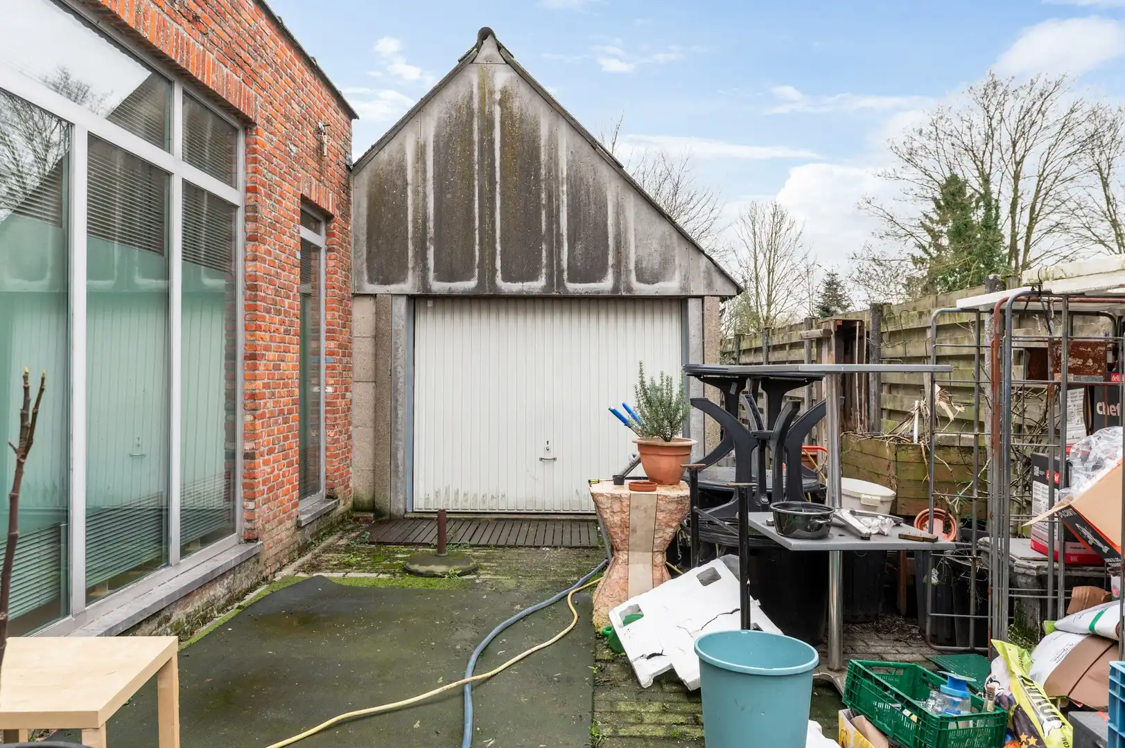 Veelzijdig handelspand met appartement en openbare parking foto 15