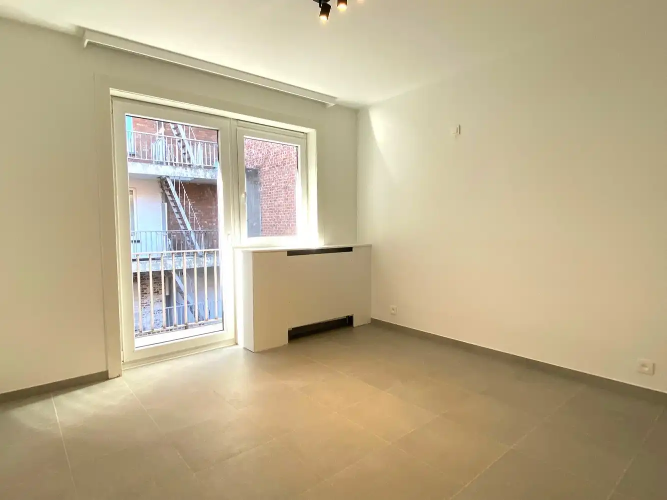 Instapklaar appartement met terras nabij het Zuidpark foto 7