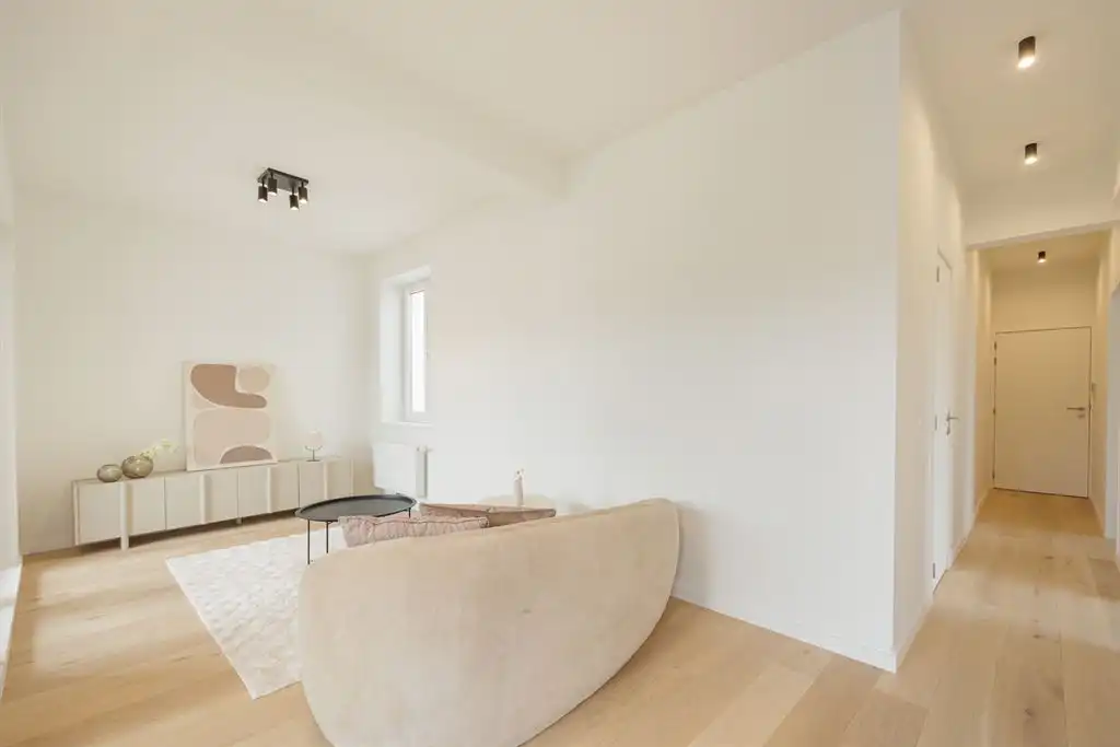 Gerenoveerd appartement met overdekt terras foto 5