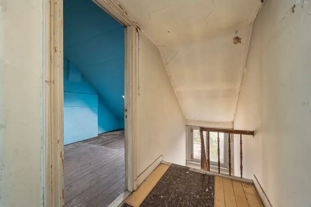 Verrassend ruime te renoveren woning met zonnige tuin foto 22