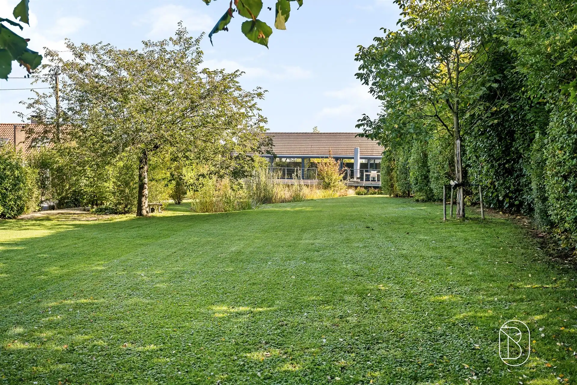 Rustig gelegen villa met 4 slpk en prachtig aangelegde tuin foto 8