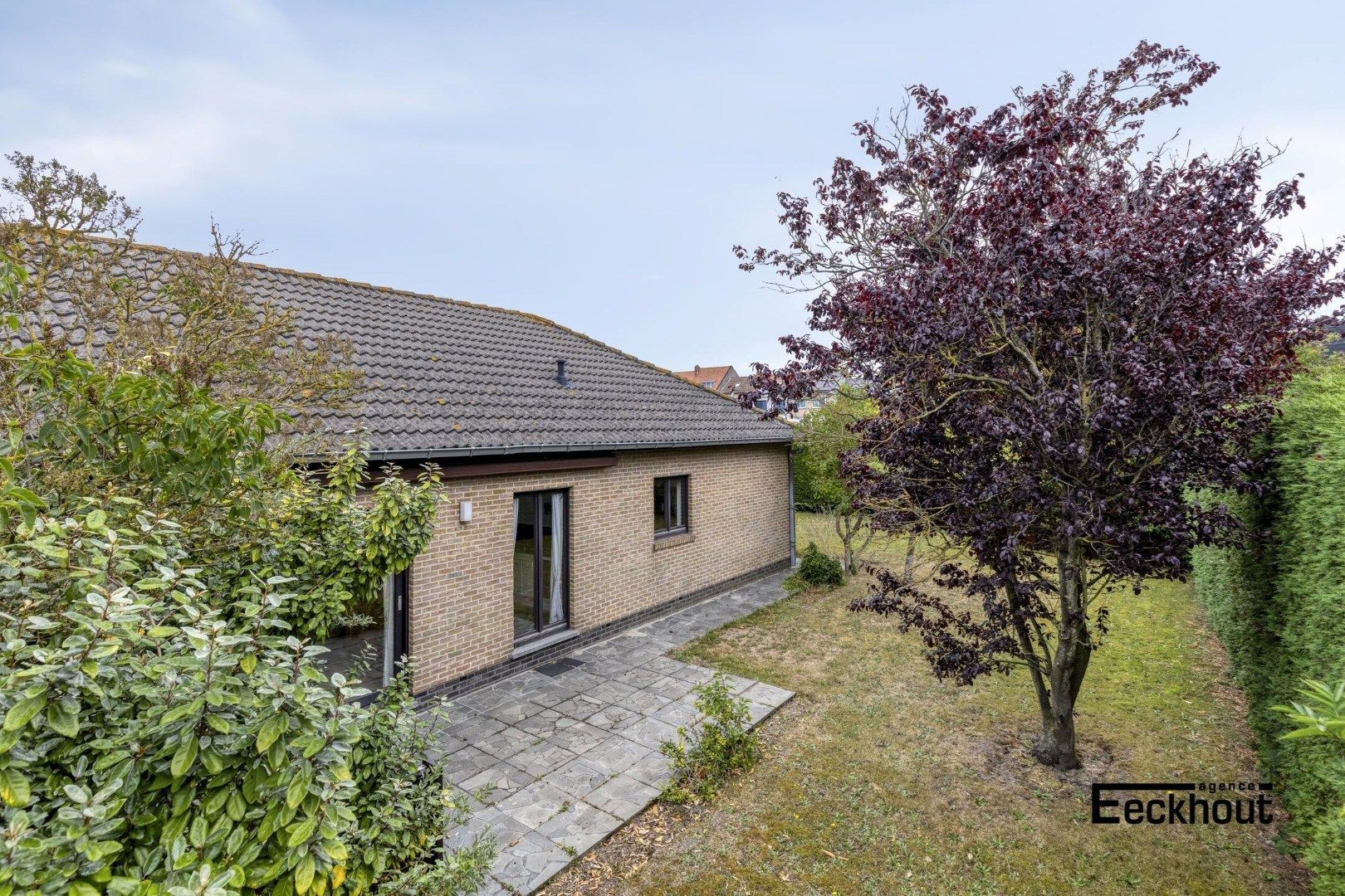 Verzorgde villa met garage in een brede, rustige straat in residentiële wijk! foto 12