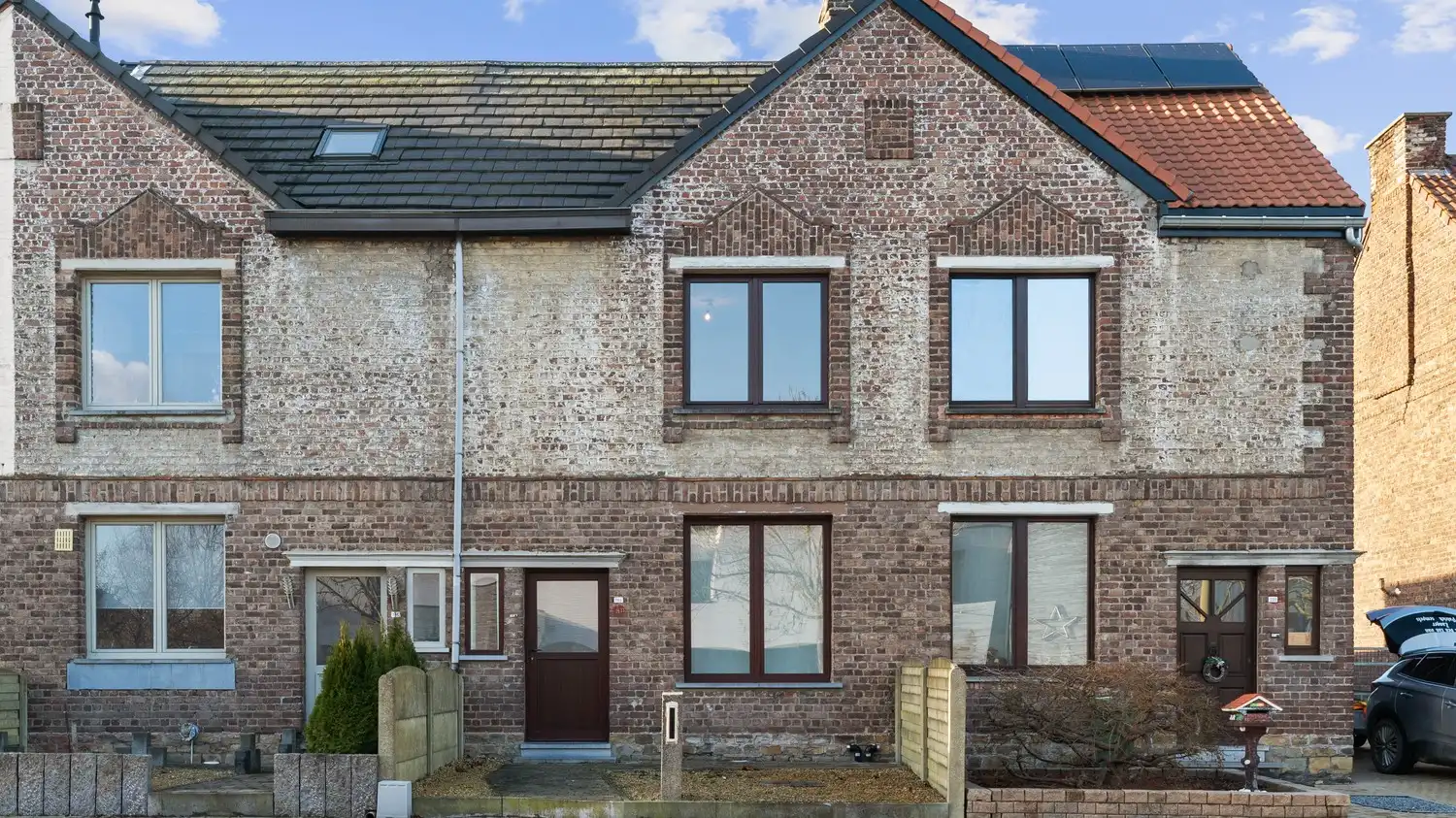 Volledig gerenoveerde woning met 3 slaapkamers en tuin. foto {{pictureIndex}}