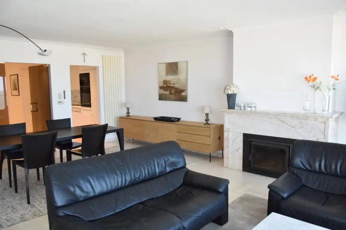 RUIM 2 SLAAPKAMER APPARTEMENT OP DE ZEEDIJK foto 1