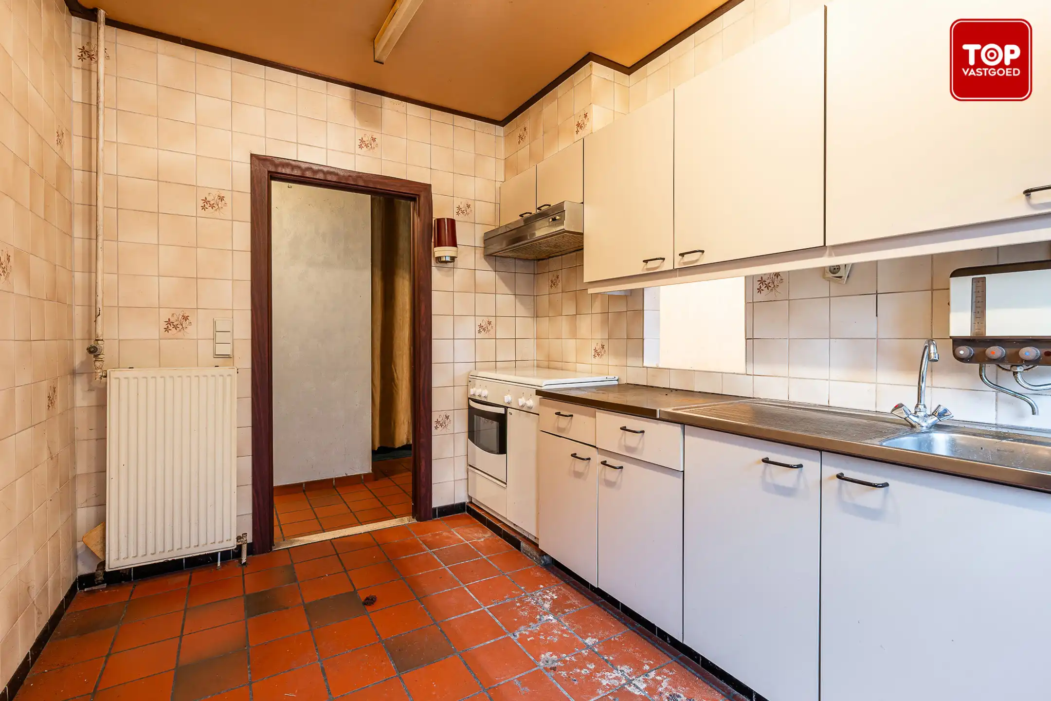 Ruime woning met veel potentieel in rustige wijk foto 8