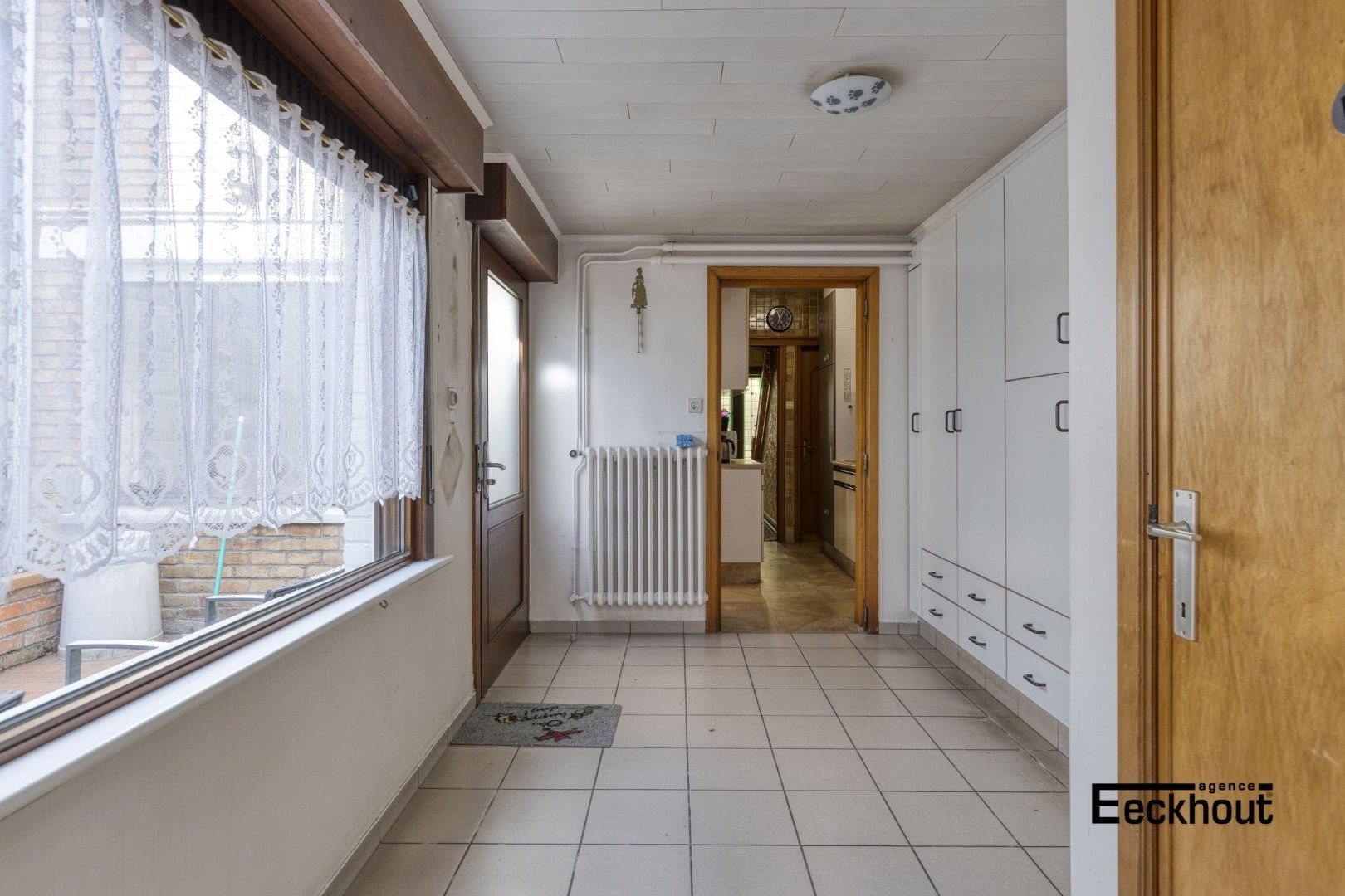 Ruime woning met zonnige koer op enkele passen van het strand! foto 7