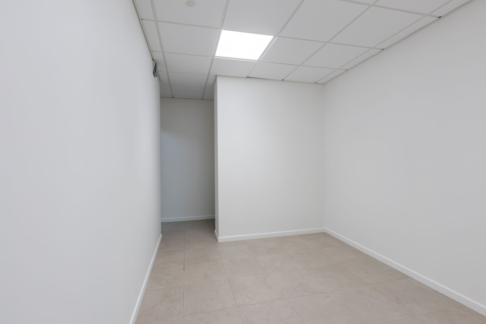 Grote eigendom met winkel, 2 appartement én prachtige loods foto 18