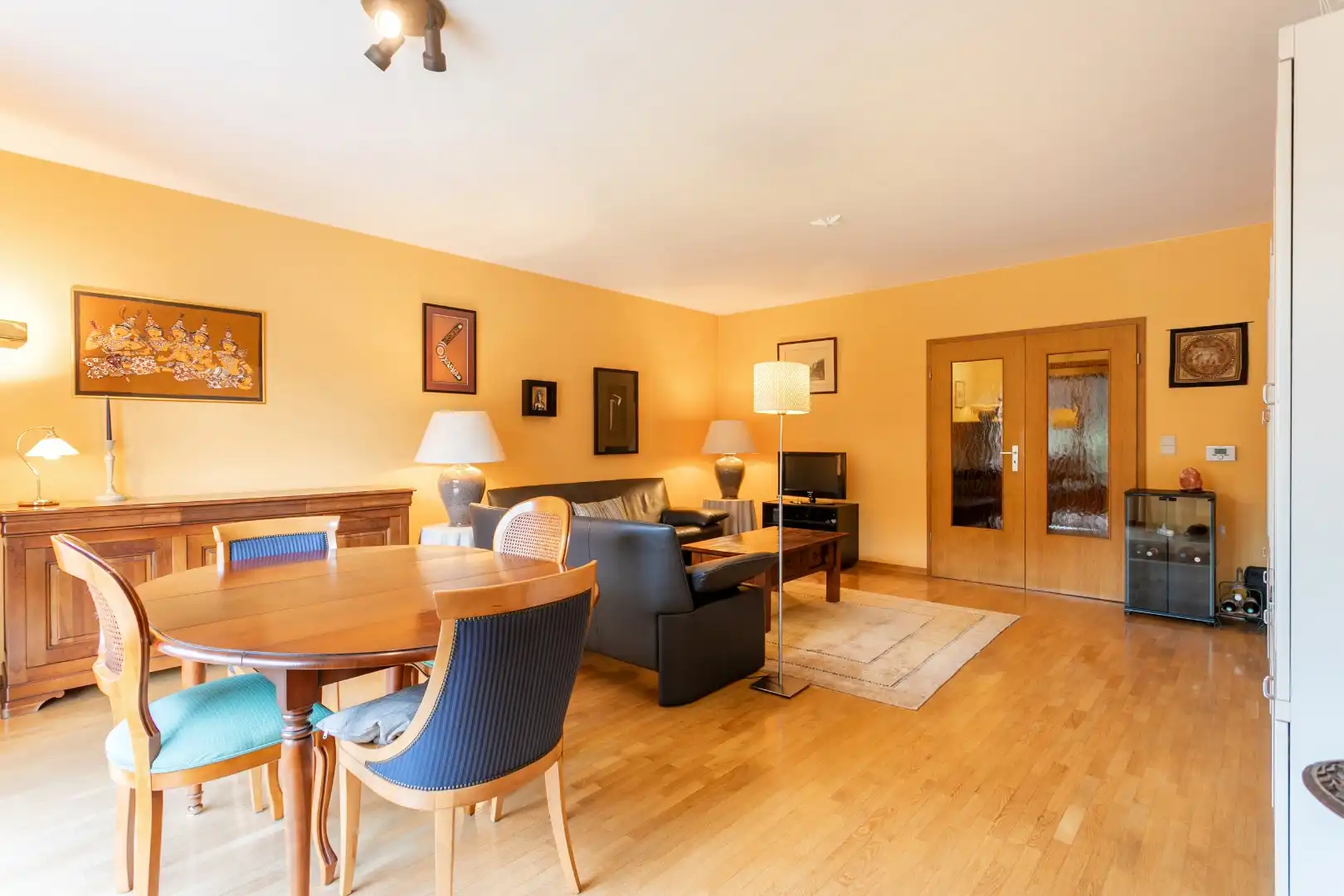 Instapklaar appartement met 2 slaapkamers, 2 balkons en autostaanplaats foto 3