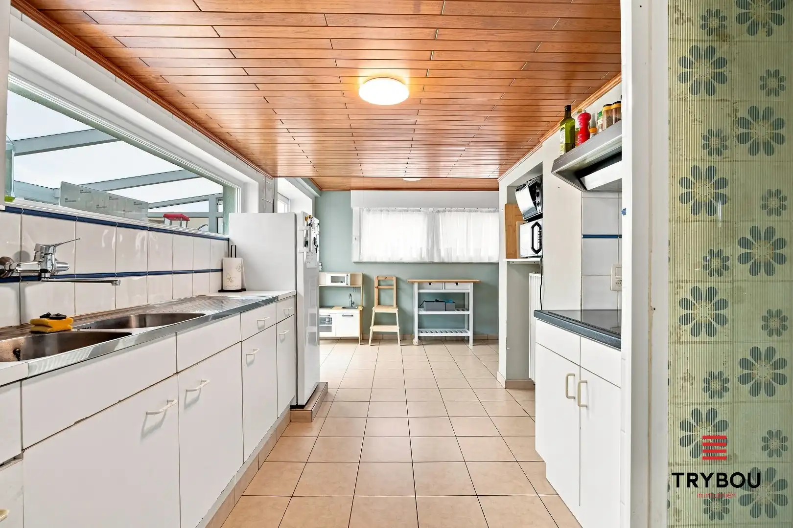 Uitstekende gelegen woning met loods en tuin!  foto 8