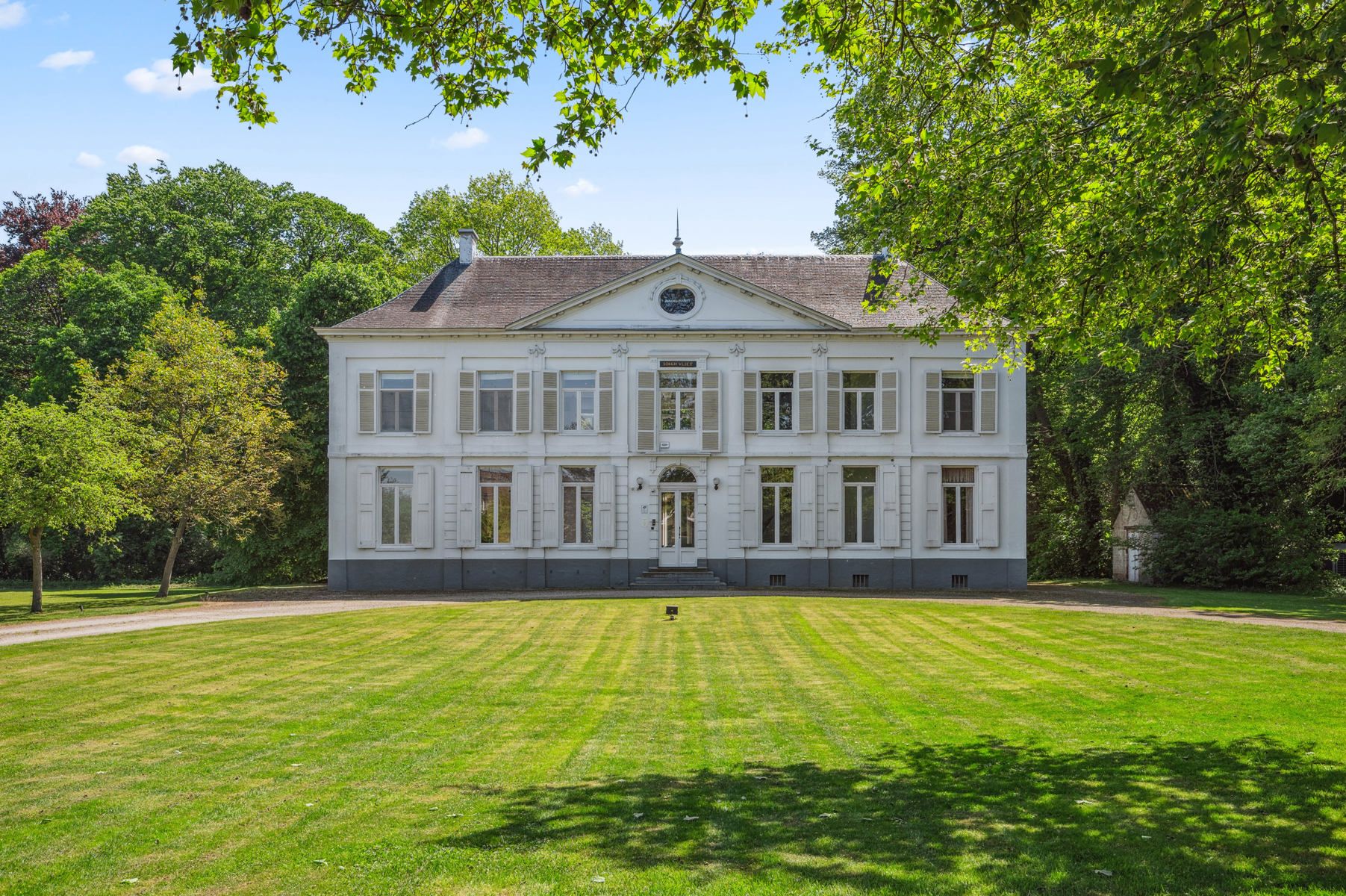 Hoofdfoto van de publicatie: Prachtig kasteel in parktuin te SINT-KATELIJNE-WAVER