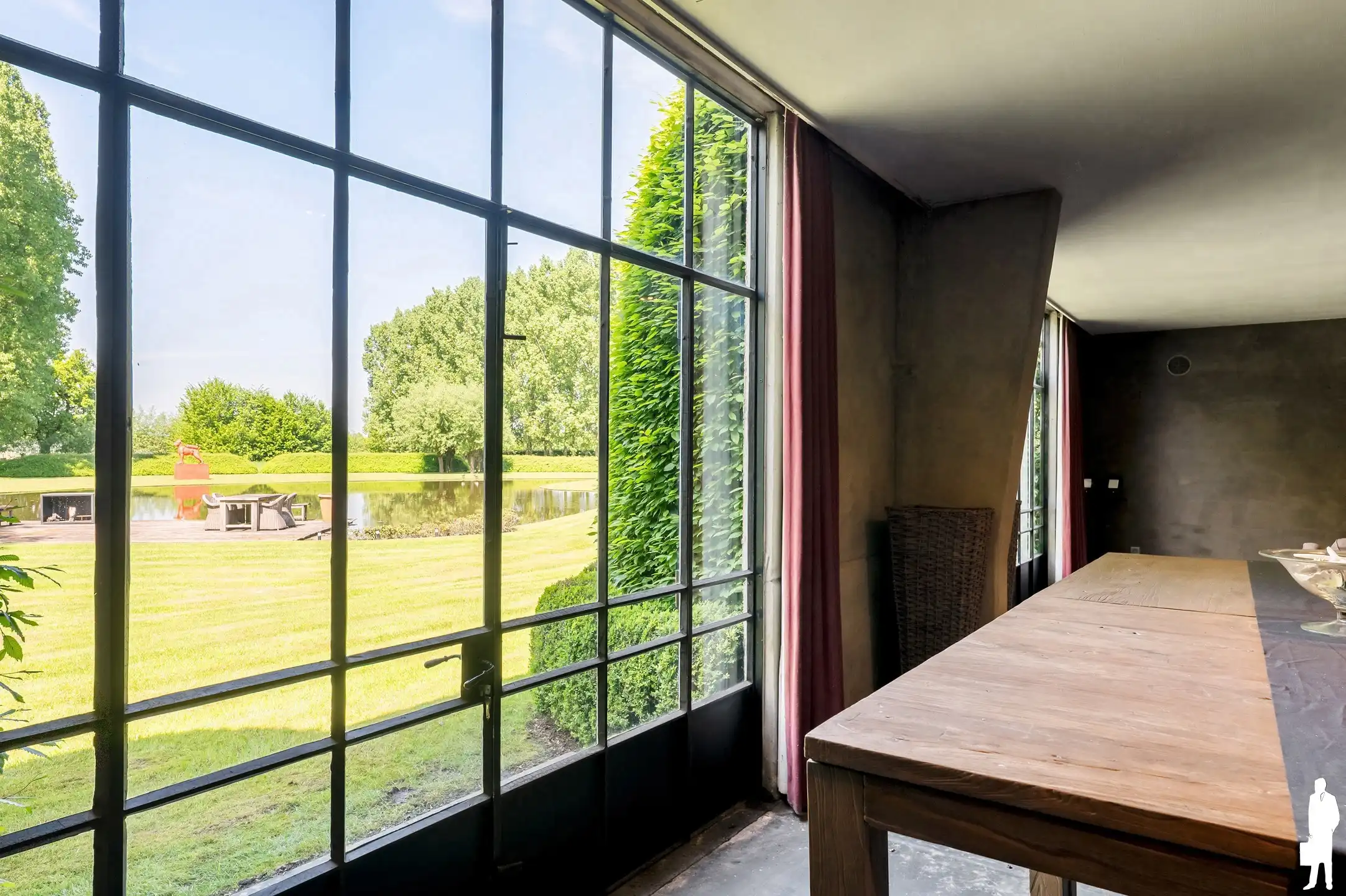 Villa met zwembad, vijver, polyval. ruimte + garage. foto 37