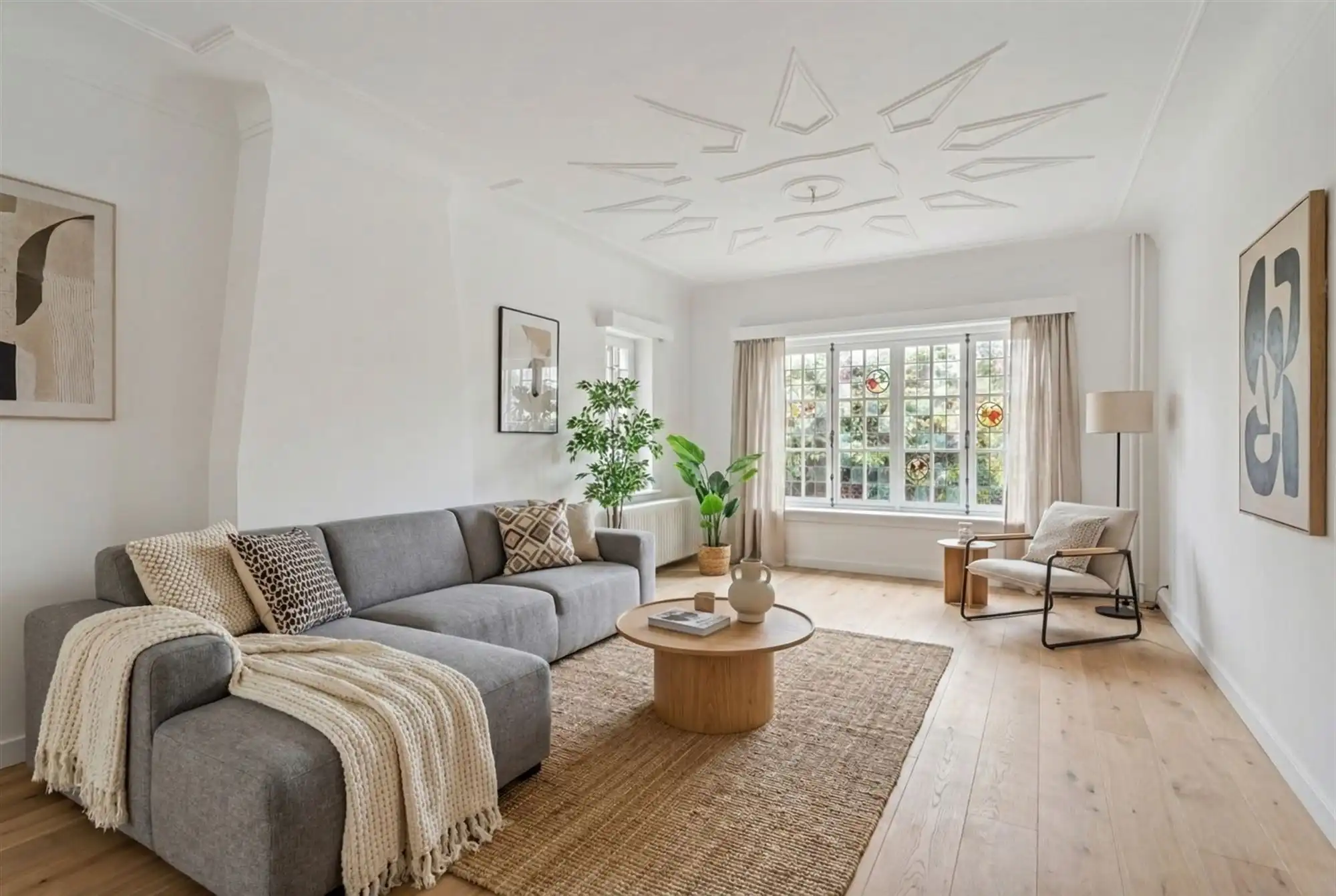 PRACHTIGE, STATIGE WONING IN CENTRUM MET ENORM POTENTIEEL foto 4