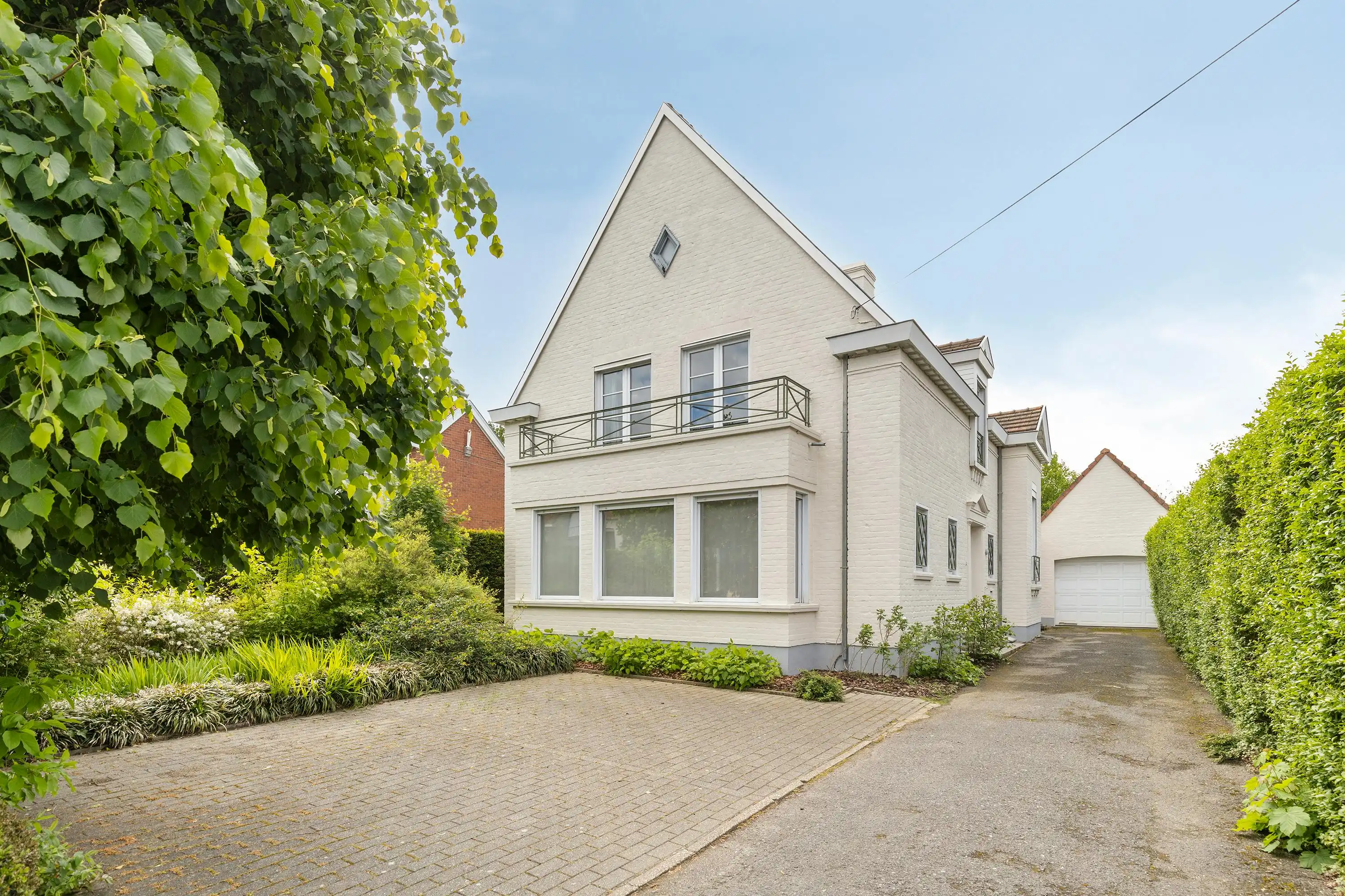 Villa te koop in Roeselare met ruim bijgebouw op 832 m² foto 3