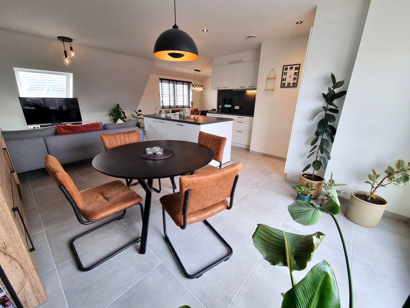 Ruim dakappartement van 95m² met zonnig, groot terras, kelderberging en parkeerplaats ondergronds. foto 5