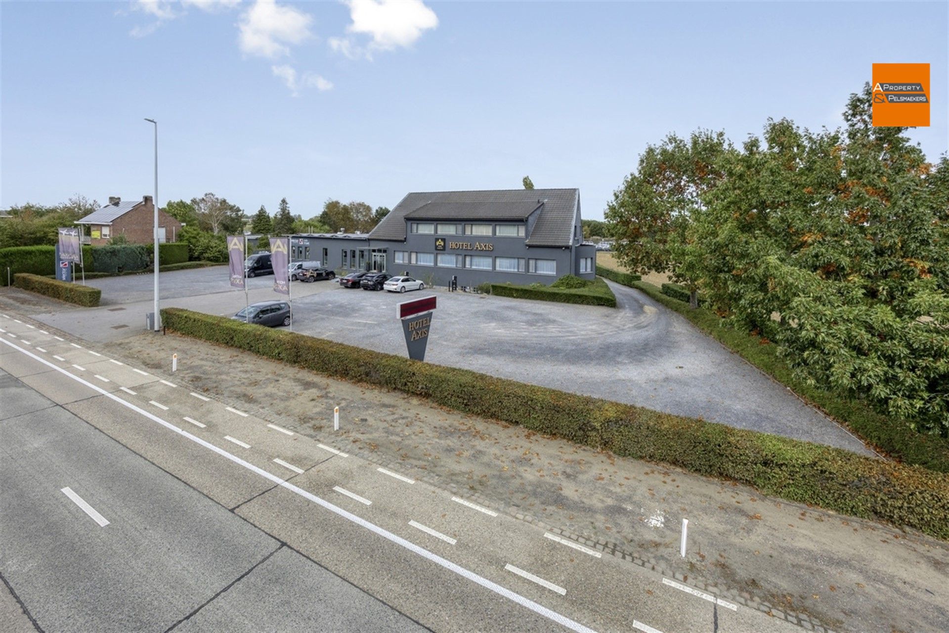 Hotel met 24 kamers foto {{pictureIndex}}