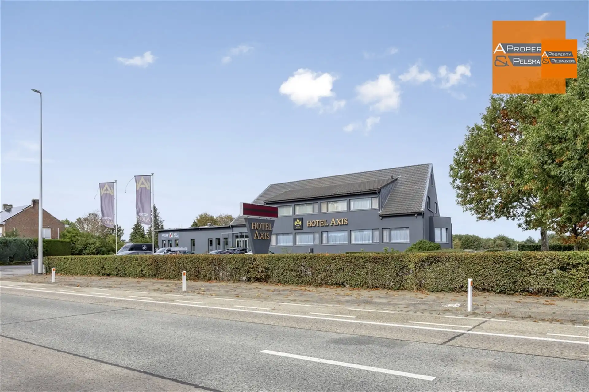 Hotel met 24 kamers foto {{pictureIndex}}