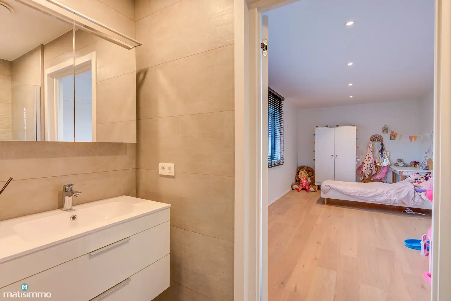MODERNE VILLA MET INGEBOUWD ZWEMBAD, 3 SLAAPKAMERS EN PRAKTIJKGEDEELTE IN RUSTIGE OMGEVING TE WELLEN foto 27