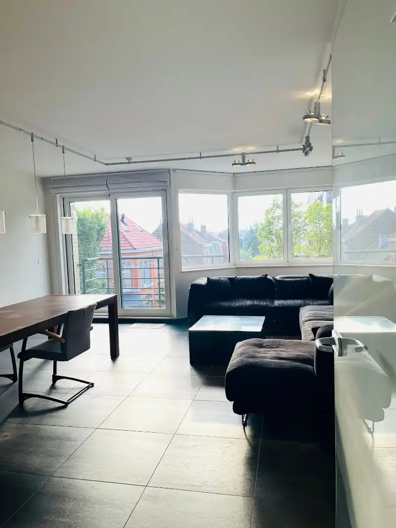 Prachtig instapklaar  2 - slpk appartement:   Open zicht op laan!  foto 2