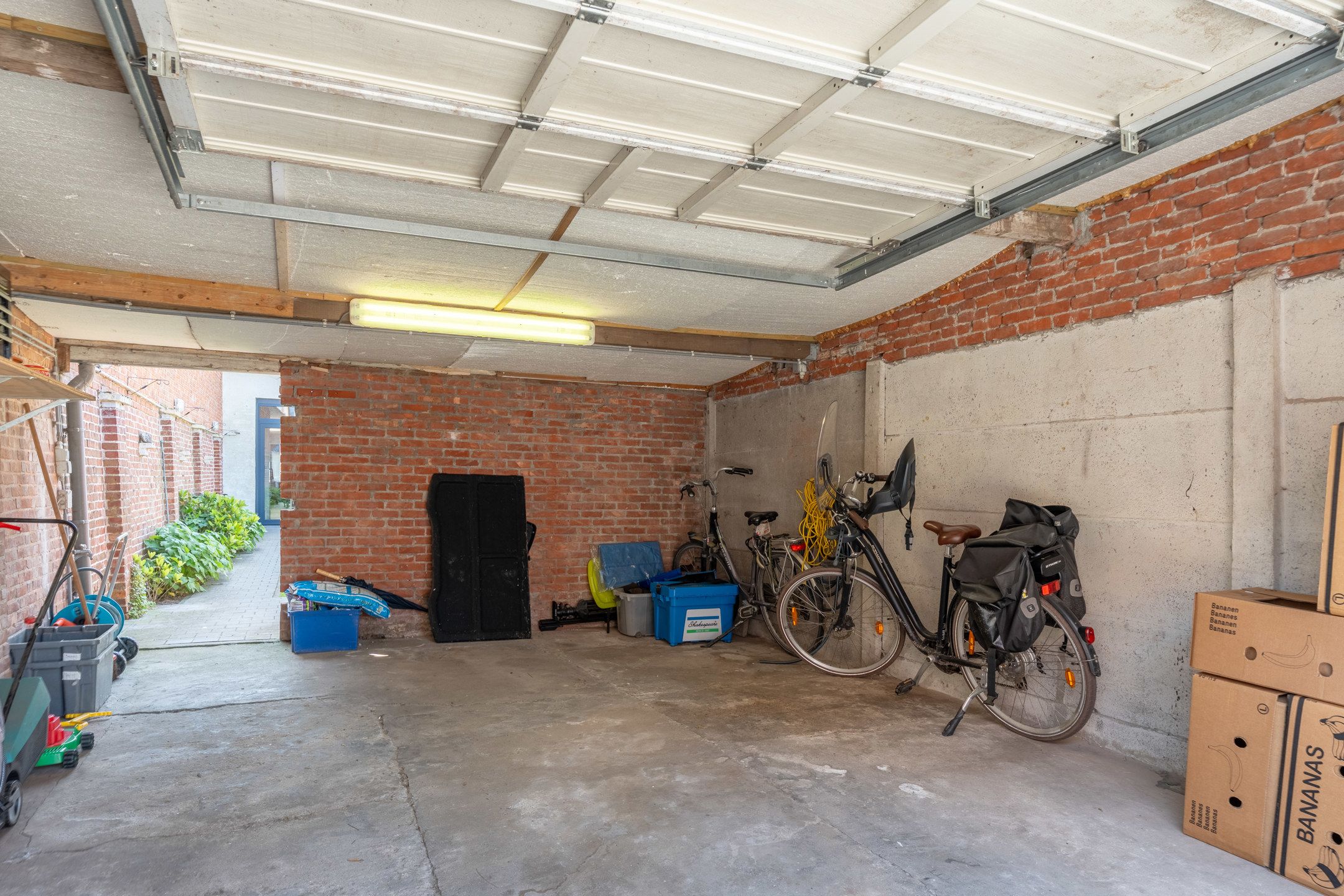 Volledig vernieuwde  woning met garage op rustige ligging  foto 36