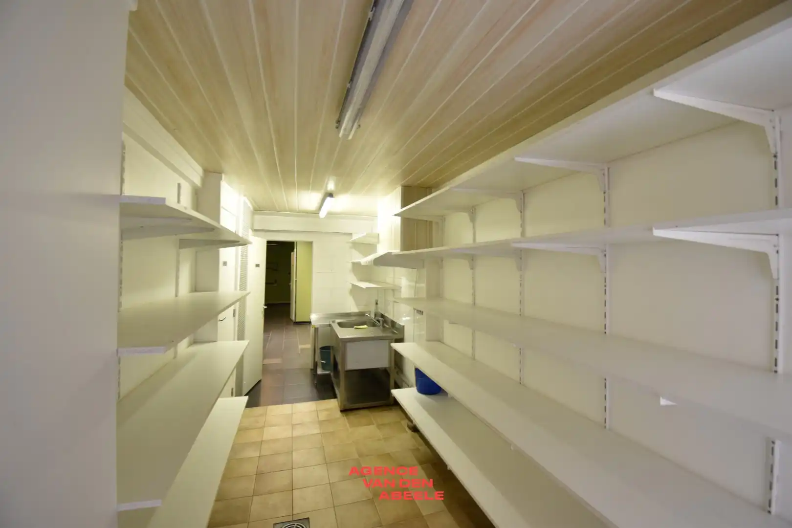 Winkelruimte met woonst in de Brugse binnenstad. foto 8